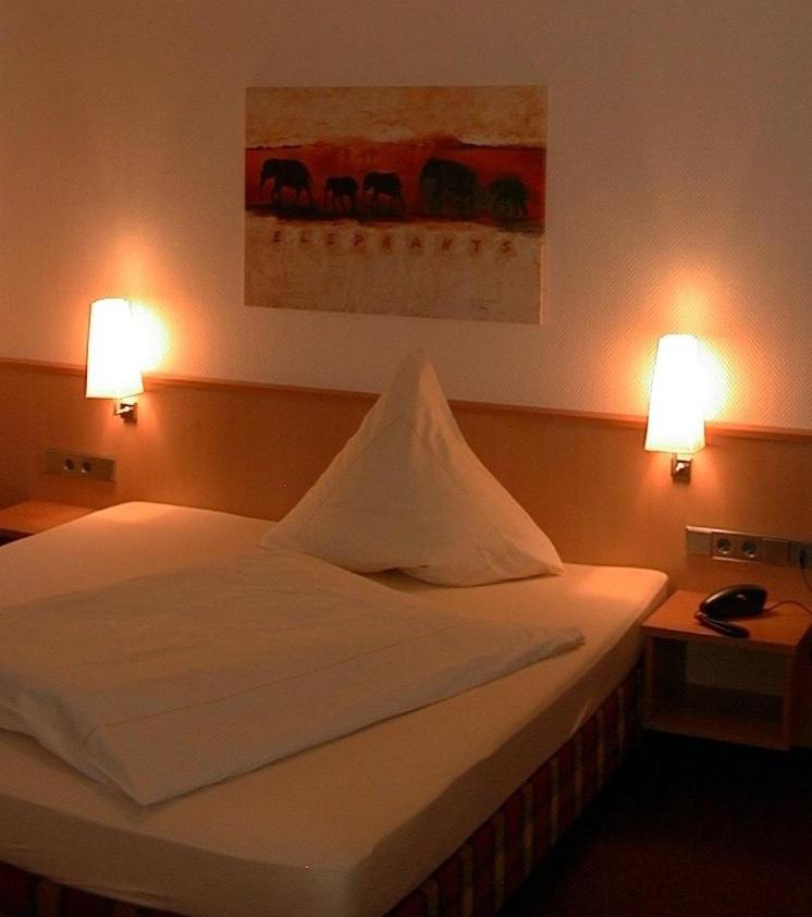 Hotel Lindenkrug Gütersloh Esterno foto
